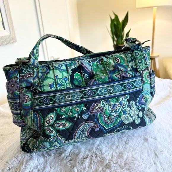 VERA BRADLEY BAG. - Picture 2 of 10